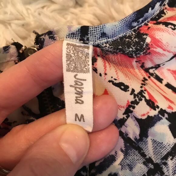 Floral Short Sleeve Top - Size Medium - Excellent Condition - Picture 6 of 7